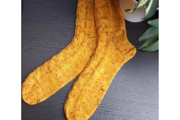 Chaussettes Iris jaune. Du Fil A Retordre. Made in France